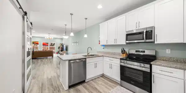 Image 4: kitchen