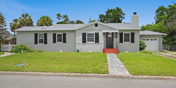 26 MIRUELA Avenue