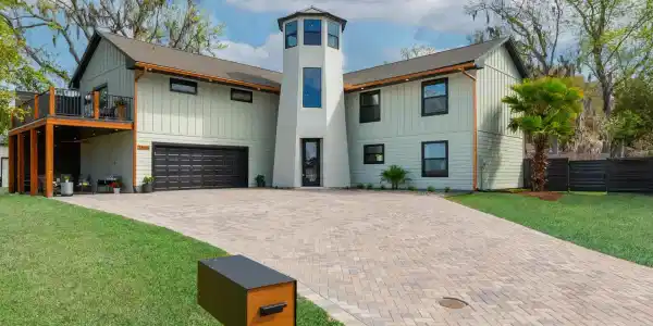 Image 2: 3865 Sandy Shores Dr
