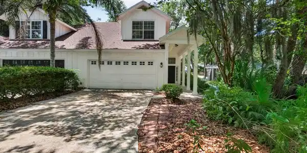 Image 3: 2019 Village Ln-3