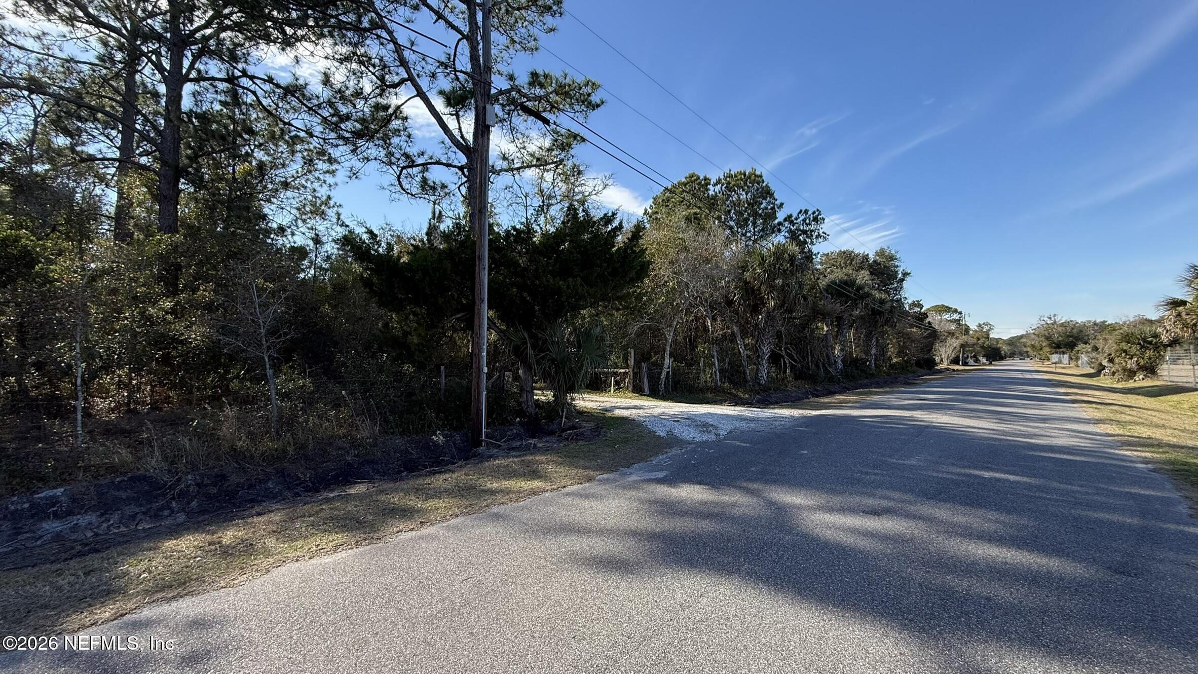 Image 4: 01 Driveway at Road GOOD
