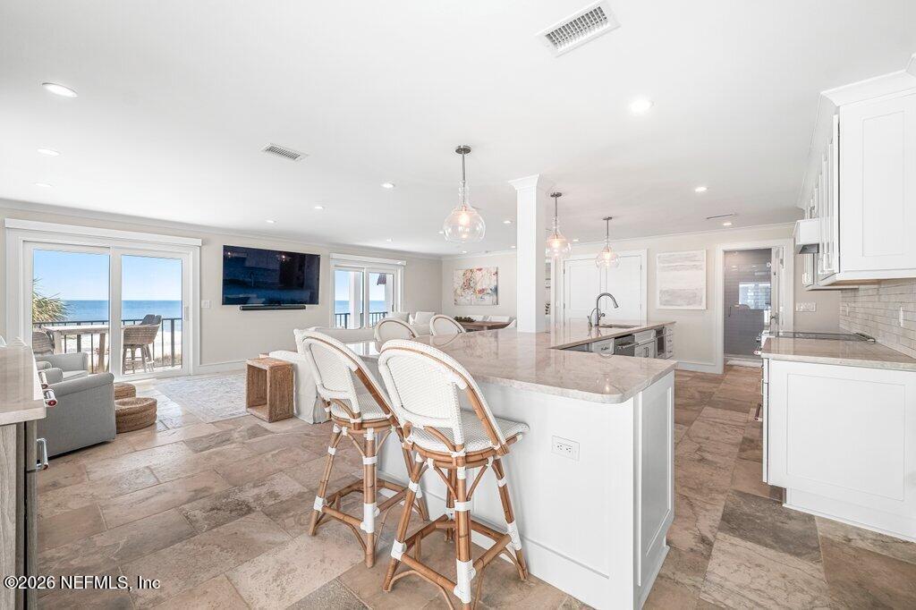 Image 4: Kitchen
