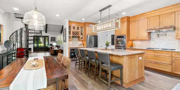 Image 3: 912 Sandy Beach Circle 04