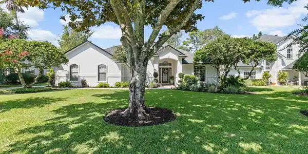 Image 3: 04-Front Yard