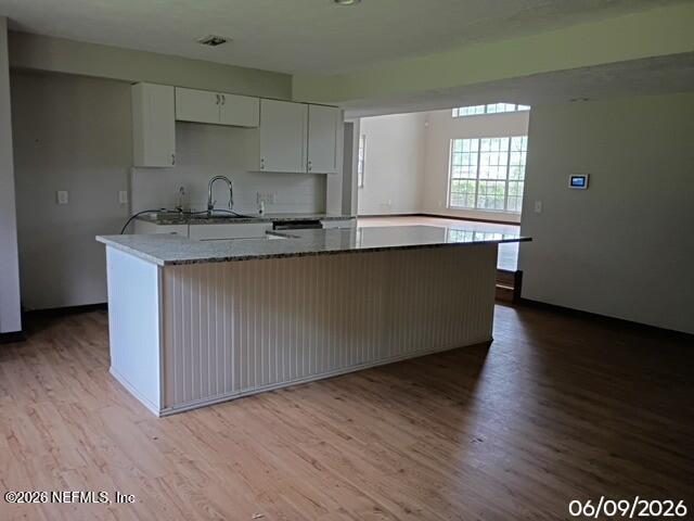 Image 2: Kitchen