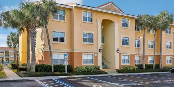Image 2: 2-web-or-mls-Laguna Villa Blvd c21-002