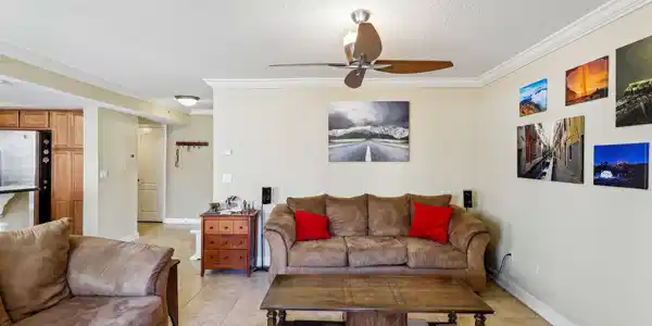 Image 4: 5-web-or-mls-Laguna Villa Blvd c21-005