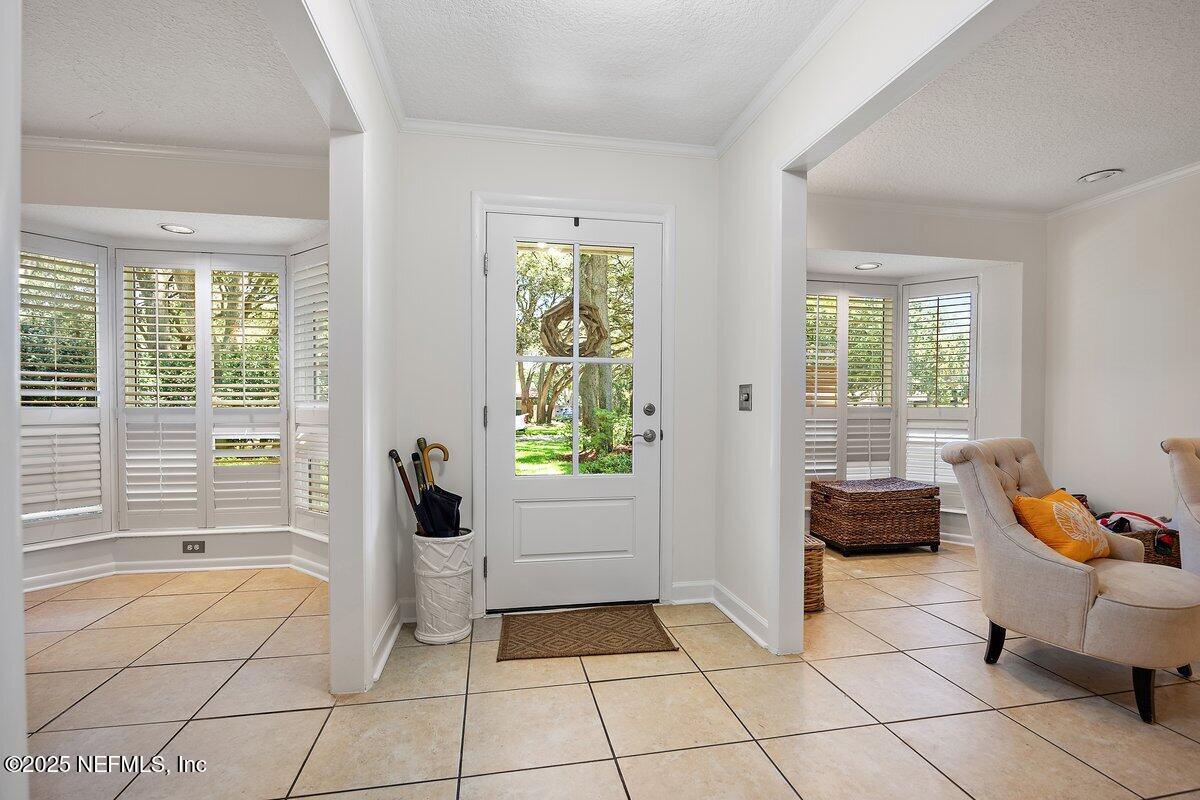 Image 3: Foyer