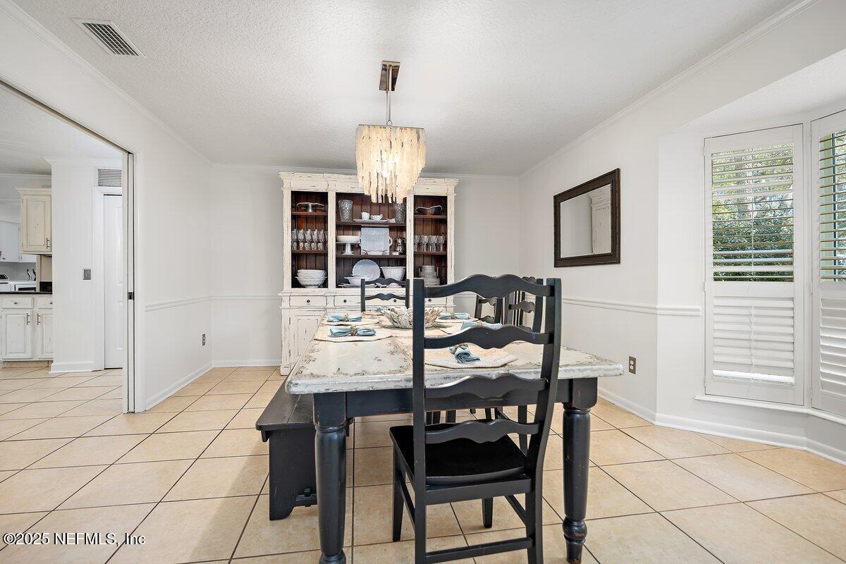 Image 4: Dining Room