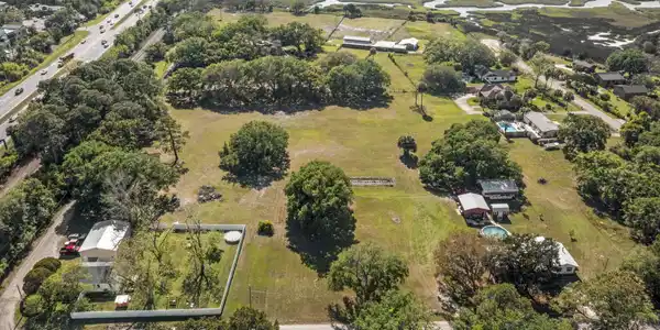 Image 4: 1-web-or-mls-DJI_0052