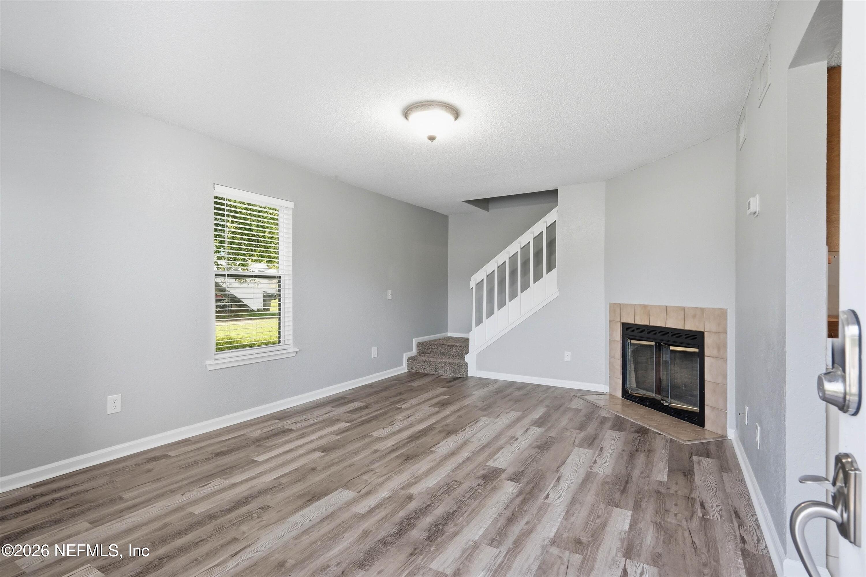 Image 4: 05-Living Room