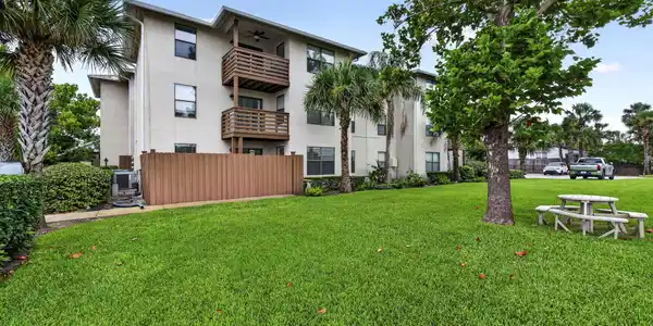 Image 3: 4-web-or-mls-DSC09665