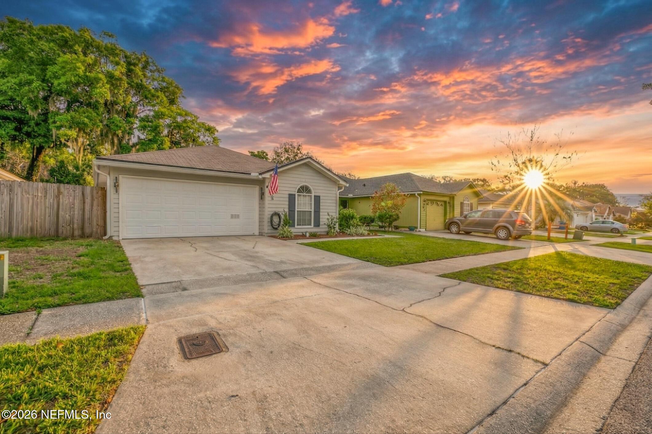 Image 2: 925 Majestic Cypress Dr N (1)
