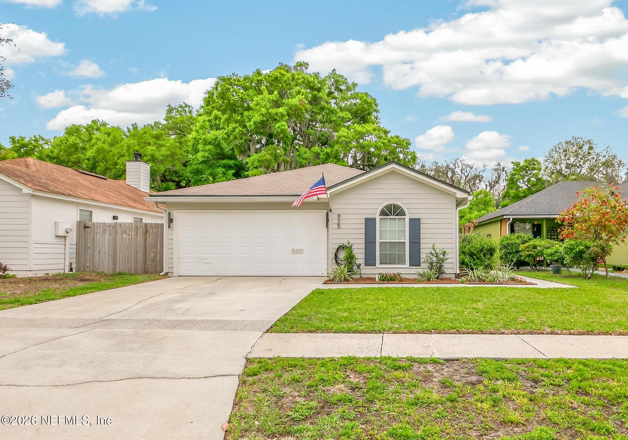 Image 3: 925 Majestic Cypress Dr N (3)