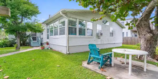 Image 4: 82-6848 Middleton Ave-78