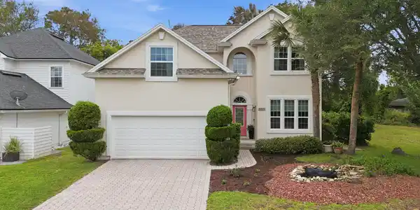 521 SUNSET Drive