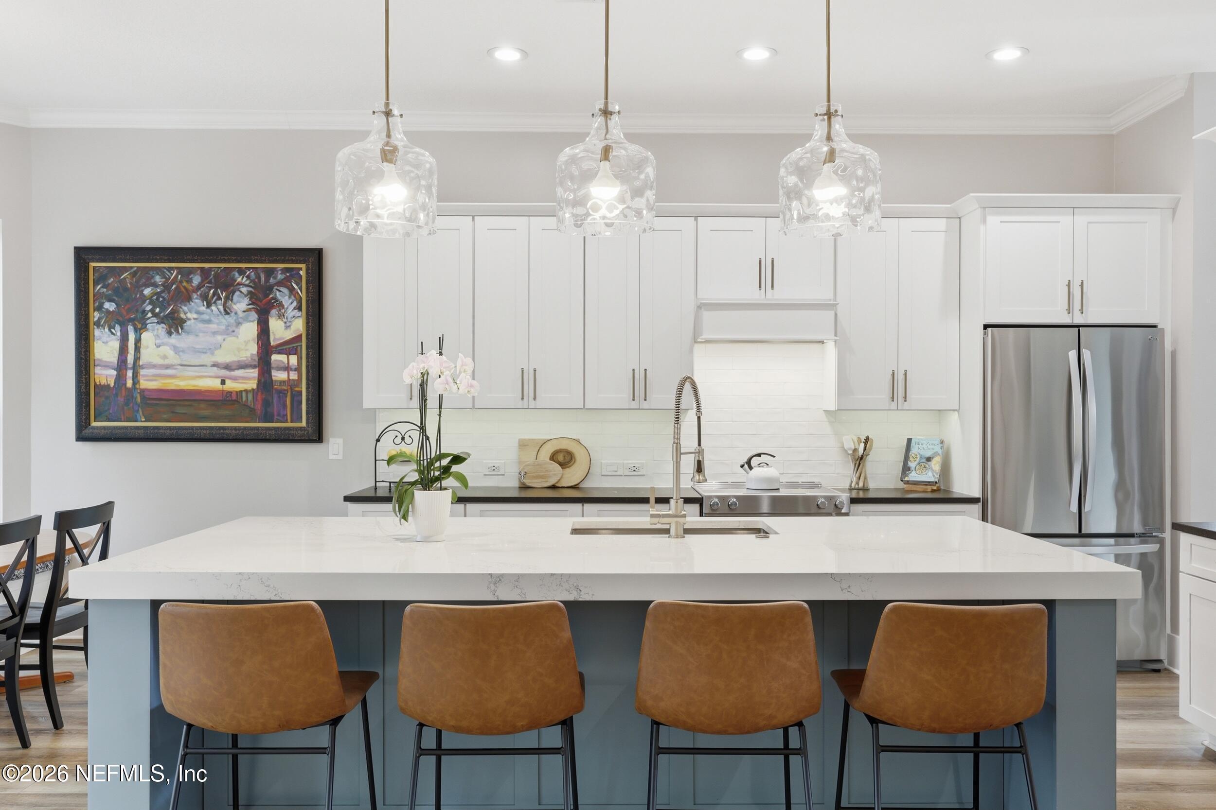 Image 2: Beautifully renovated kitchen