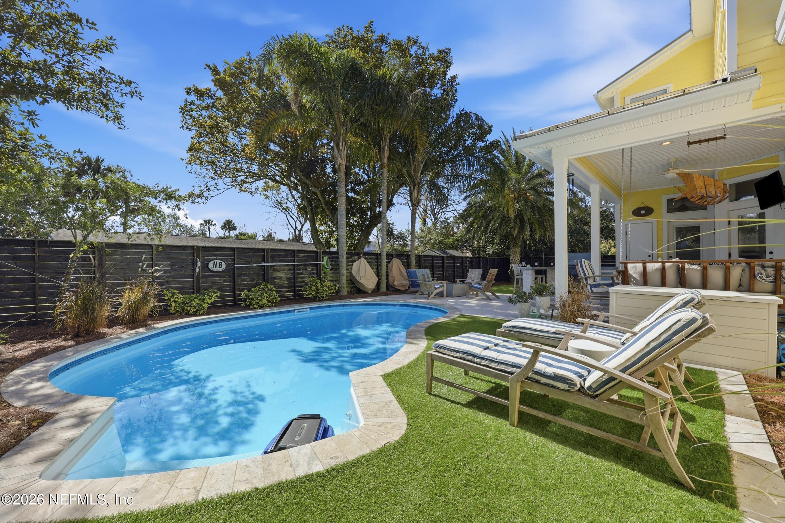 Image 4: Sparkling Pool