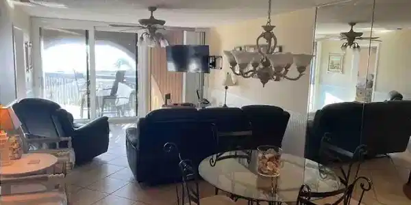 Image 3: Living Room
