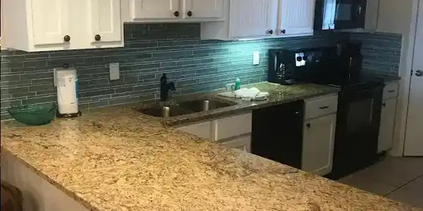 Image 4: Kitchen