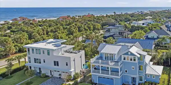 Image 3: Front to Ocean View