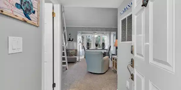 Image 3: Entry