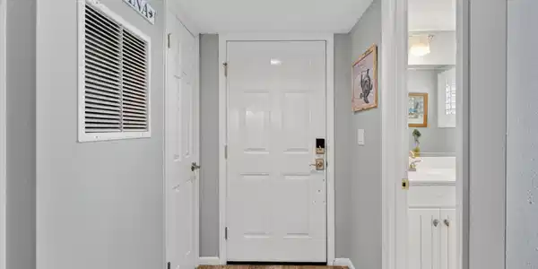 Image 4: Entry