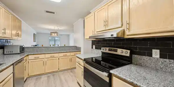 Image 3: 16-web-or-mls-2784 W 5th St (21 of 50)