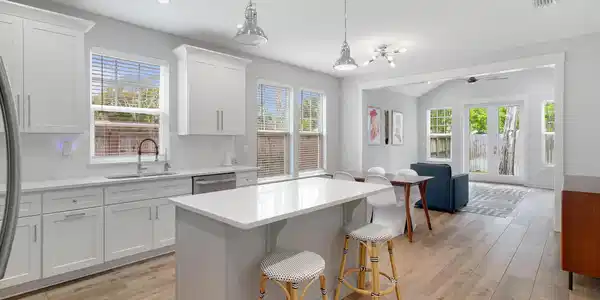 Image 3: Kitchen
