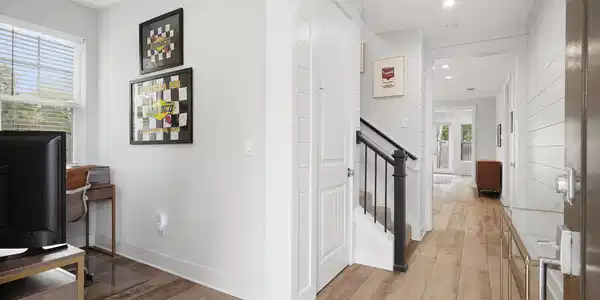 Image 4: Entry way with office nook