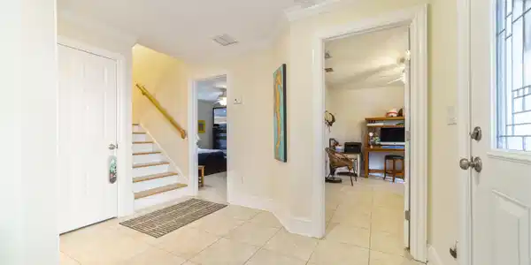 Image 4: Foyer