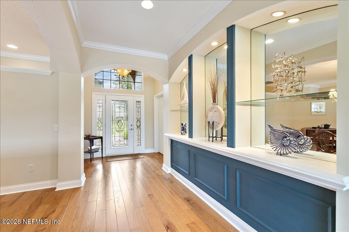 Image 3: 03-Foyer