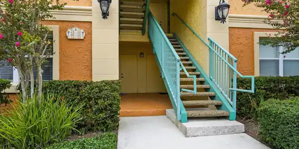Image 4: Front Entrance