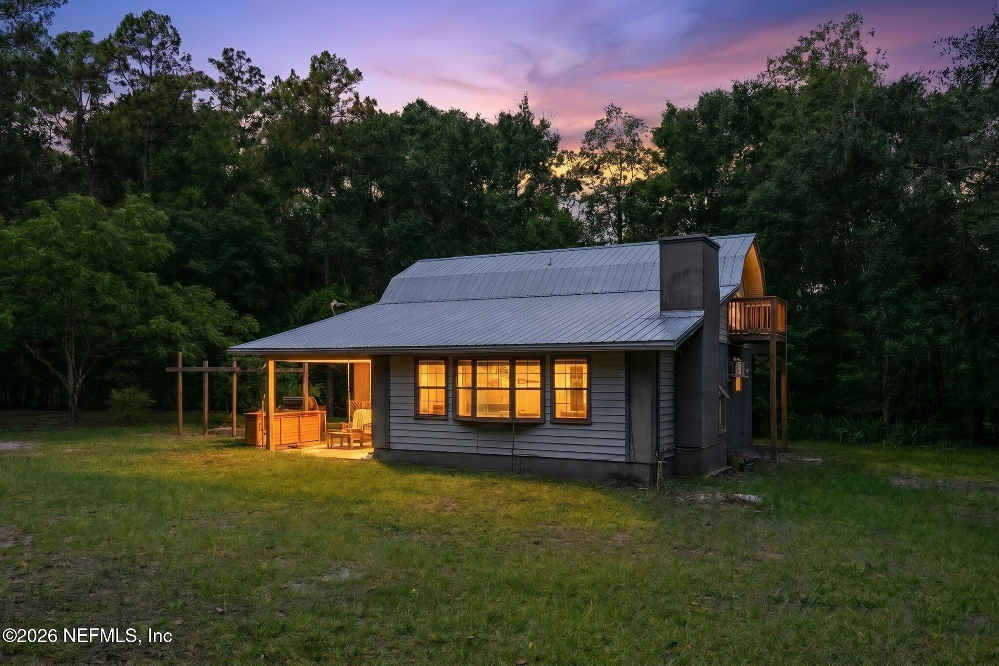 Image 3: Twilight House