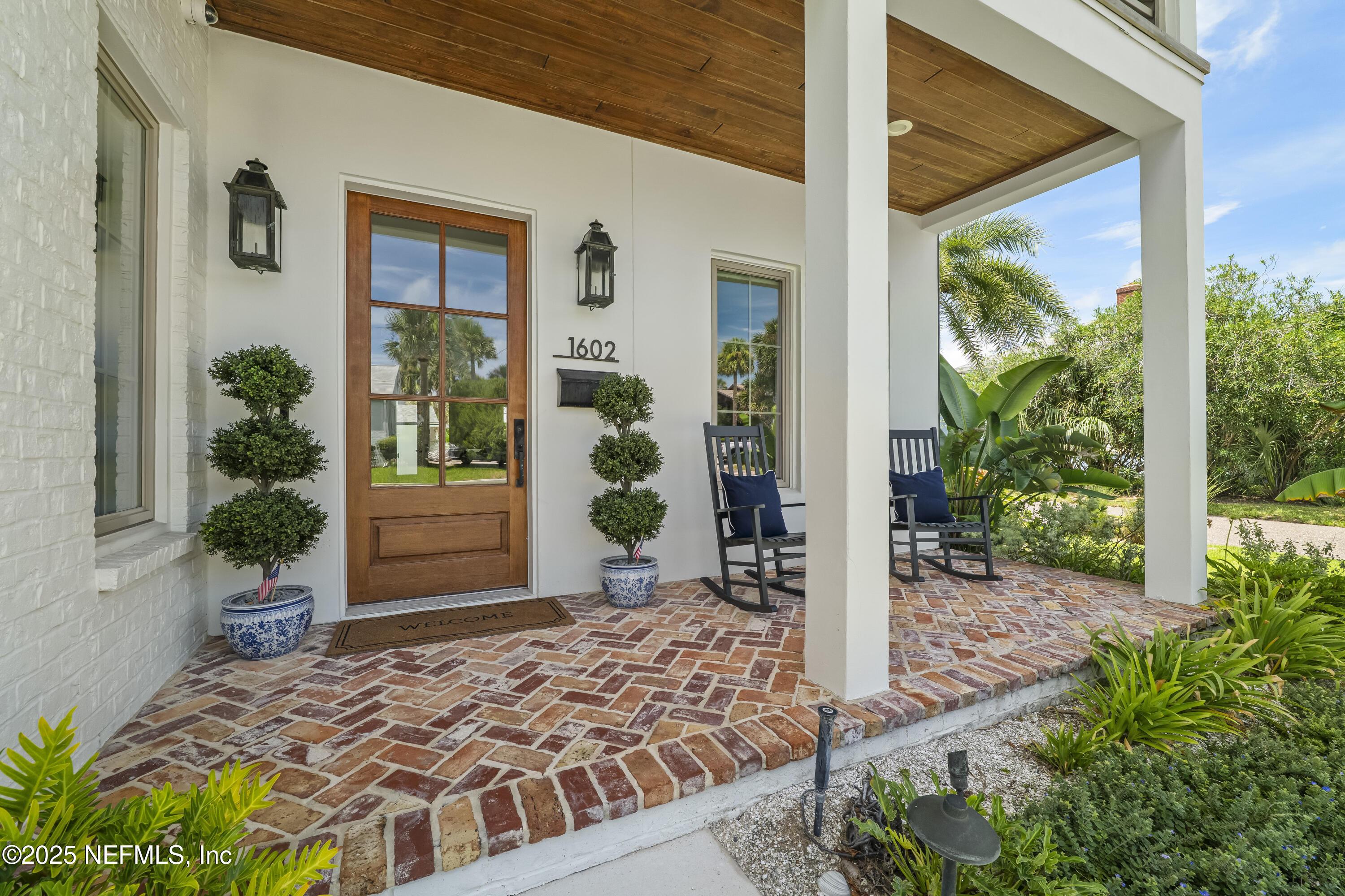Image 3: Front Entry