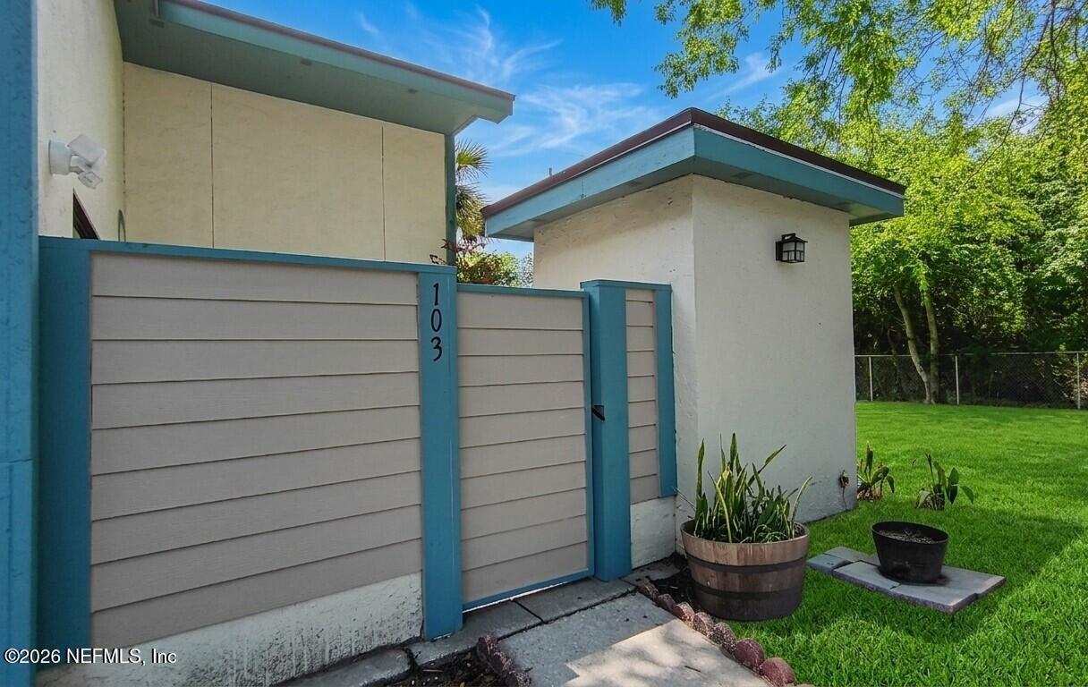 Image 2: courageous condo entry 1