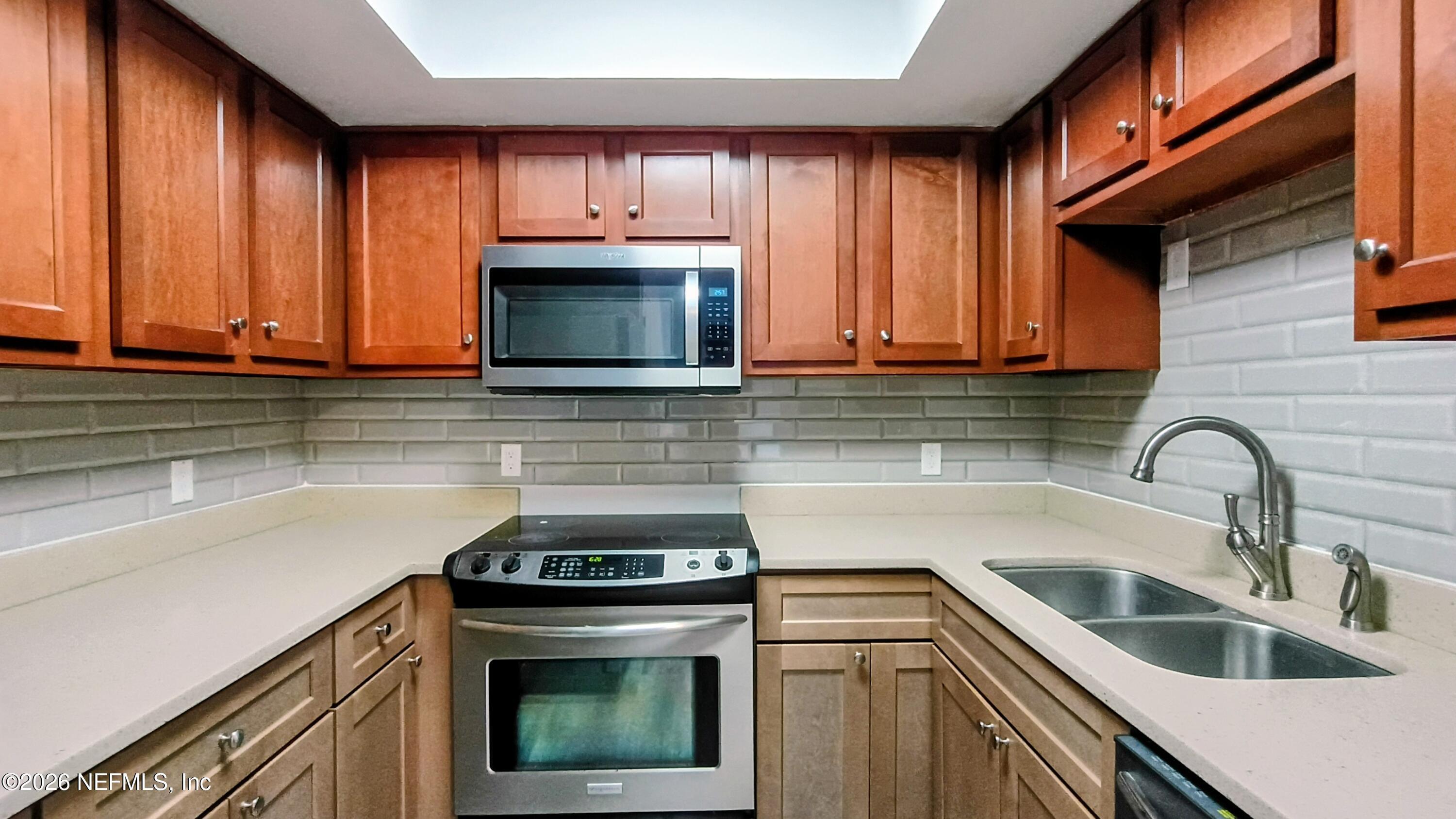 Image 4: courageous condo kitchen 1