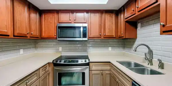Image 4: courageous condo kitchen 1