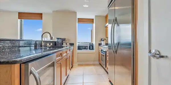 Image 4: 03-Kitchen