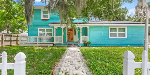 13 DOUGLAS Avenue