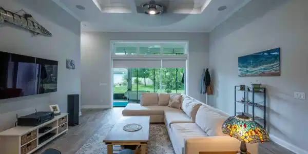 Image 3: magnificent family room