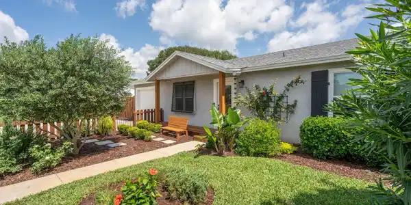 208 TRADE WIND Lane