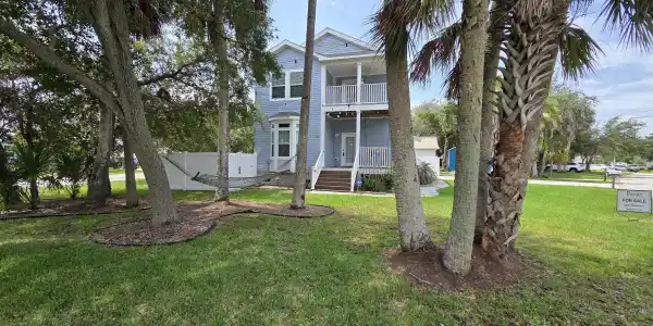 Image 2: Front Yard