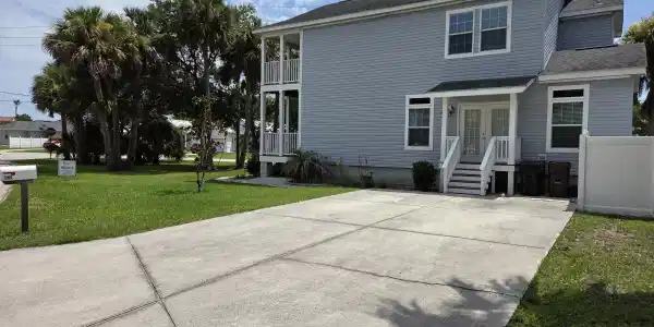 Image 3: Drive Way