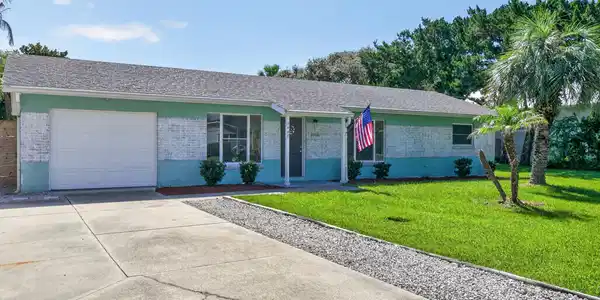 Image 2: 5448 3rd St (8)