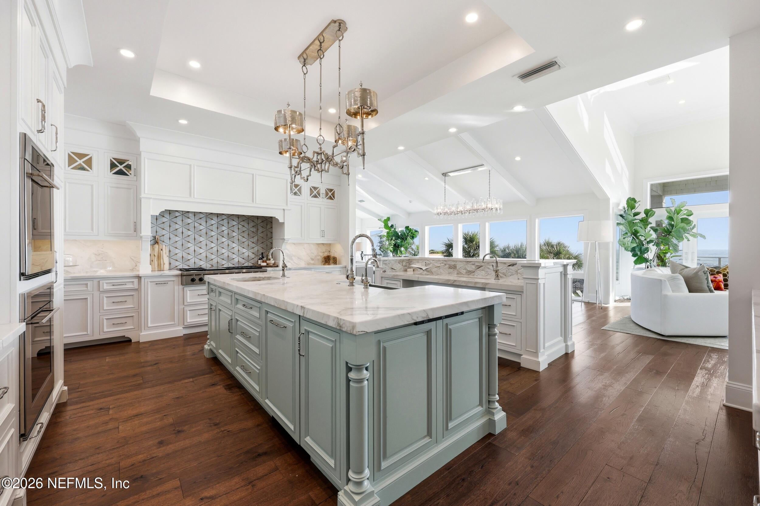 Image 3: Beautiful Island