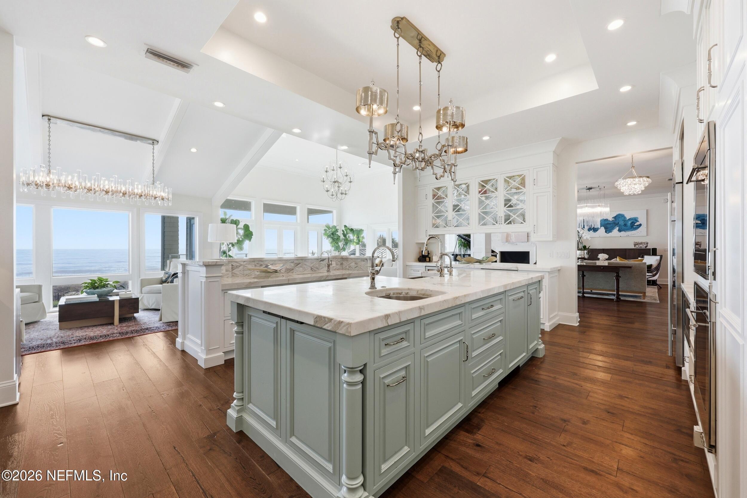 Image 4: Kitchen overlooking the ocean