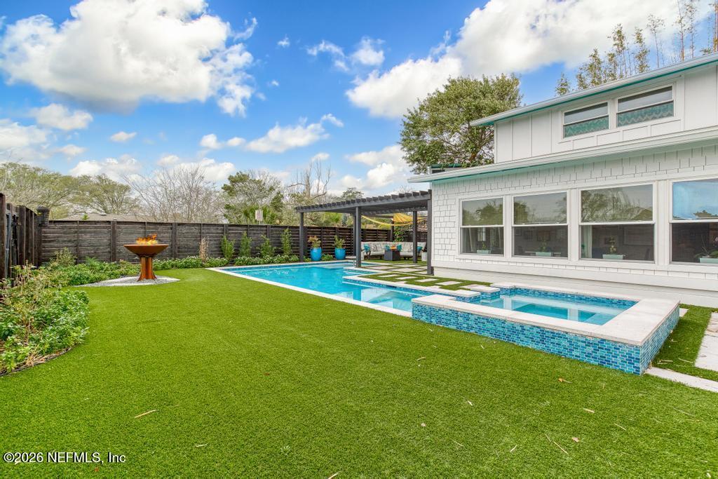 Image 2: Saltwater pool