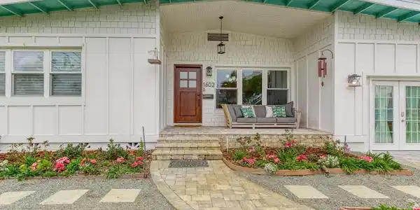 Image 4: Front porch