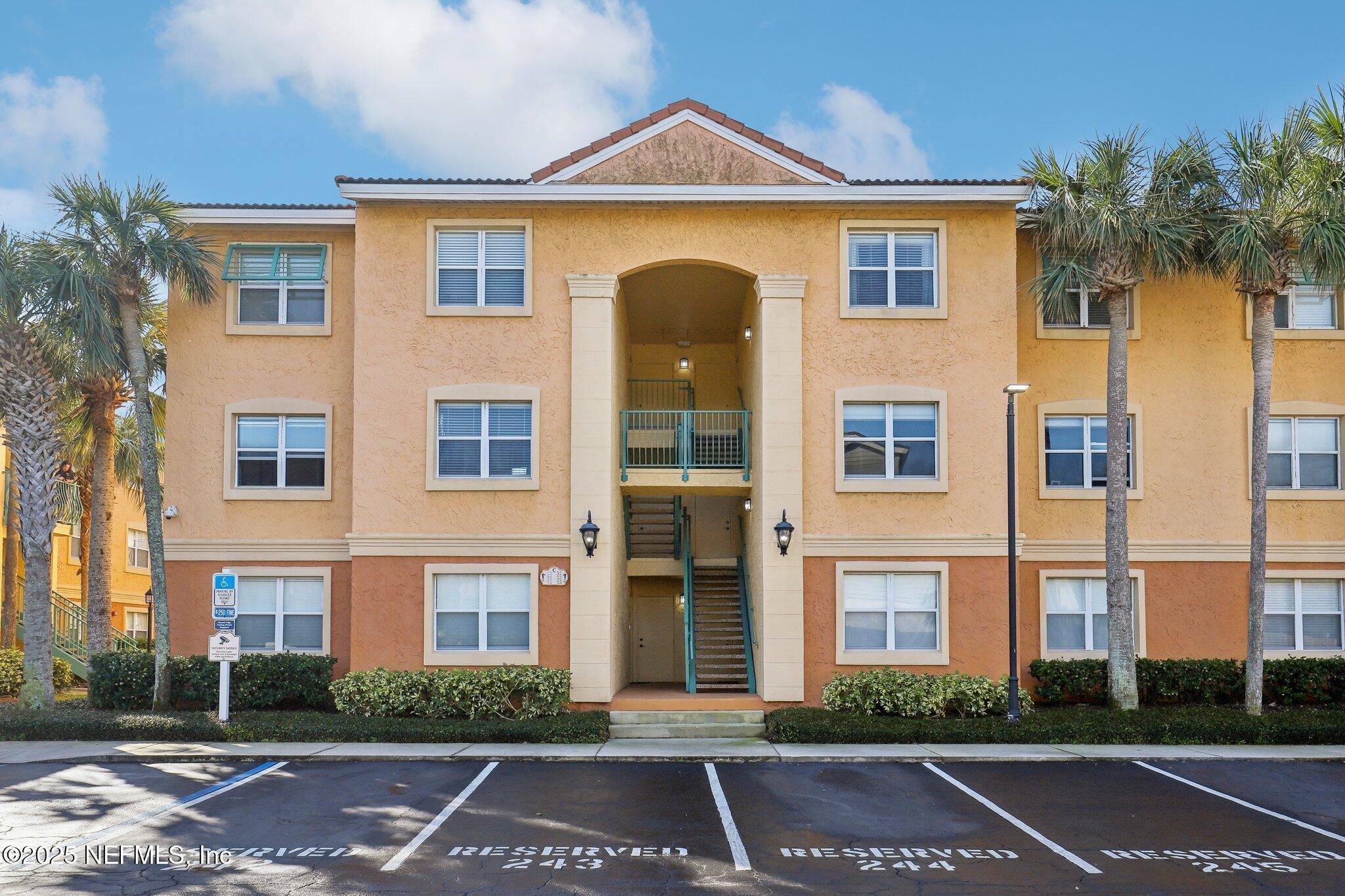 Image 1: 1-web-or-mls-Laguna Villa Blvd c21-001